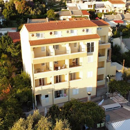 Vila Lena Petrovac Luaran gambar
