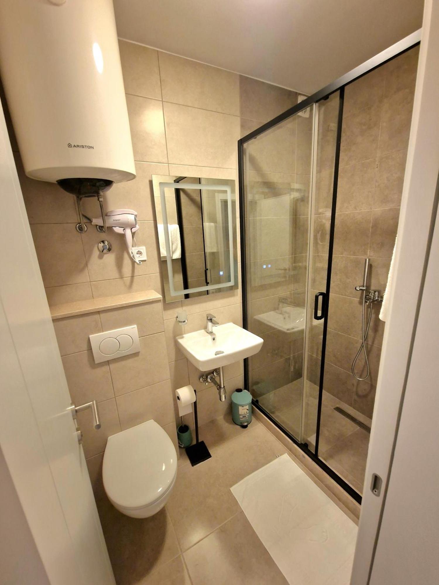 Vila Lena Petrovac Luaran gambar